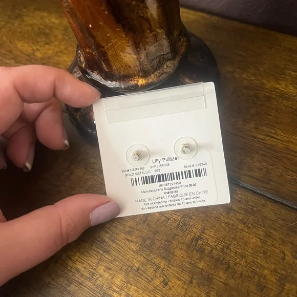 ✨NWT - Lilly Pulitzer Gold Bee Earrings✨ - Picture 4 of 4